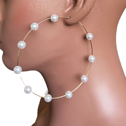 Pearl Earrings / White/ Gold
